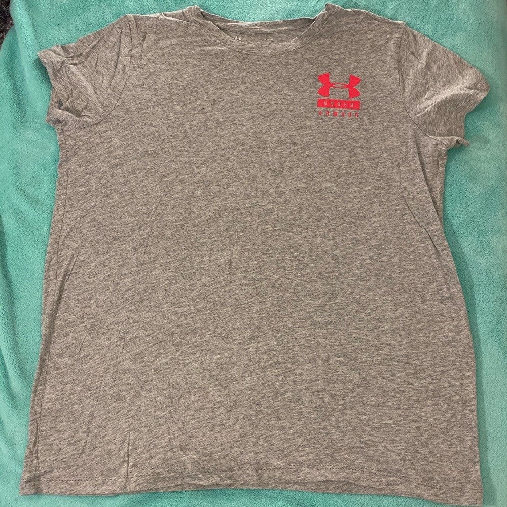 🌸 Under Armour Shirt